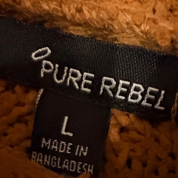 Cozy Autumn Turtleneck Sweater - Picture 2 of 5